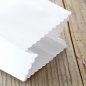 Mobile Preview: 10 Weiße Papiertüten / Bodenbeutel mit SCALLOP Rand