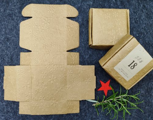 24 Adventskalender Boxen + Kraftpapier Zahlen Sticker /Mini Schachteln zum Selbstbefüllen / DIY Geschenkboxen: edel Geprägt oder Glatt
