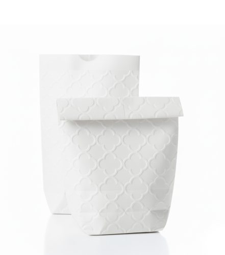 Preview: 10 Geschenktüten mit PALAST Prägung / Papiertüten weiß 11x17 cm