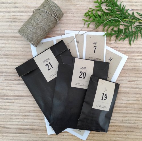 Preview: Edle Geschenkbeutel / Papiertüten in Schwarz - Flachbeutel - 3 Größen