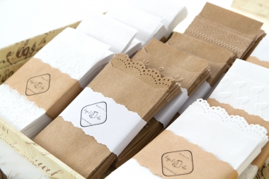 10 DAMAST "Freudentränen" Kraftpapier Tütchen mit prägung - braun