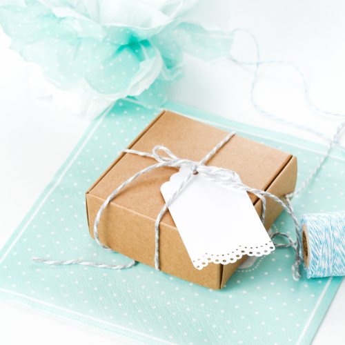 10 Geschenkanhänger aus Leinenpapier mit Spitze - weiß