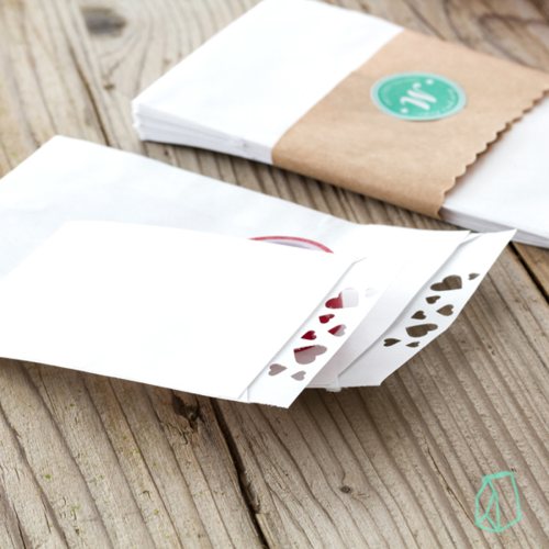 10 Weiße Flachbeutel - Papiertüten mit Herzchen
