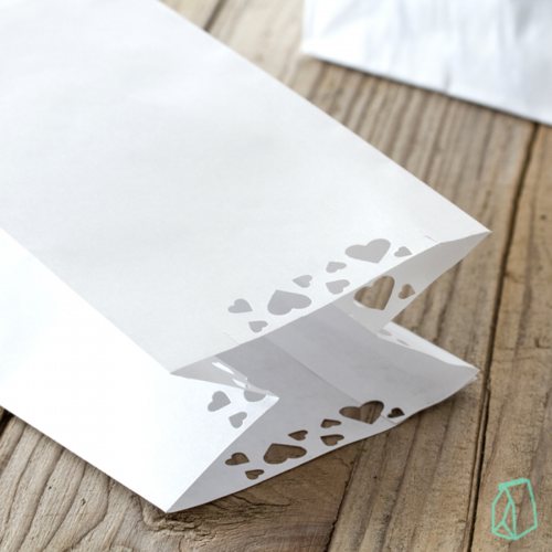 10 Weiße Papierbeutel mit Herzchen Bordüre
