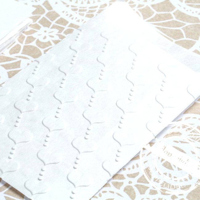 10 Papiertüten mit wunderschöner "HERZ" Prägung WEIß