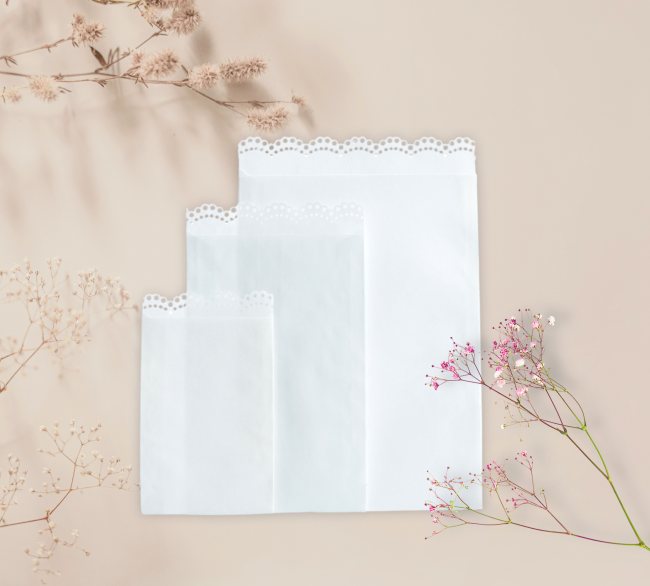 10 Weiße Flachbeutel - Papiertüten mit Spitze