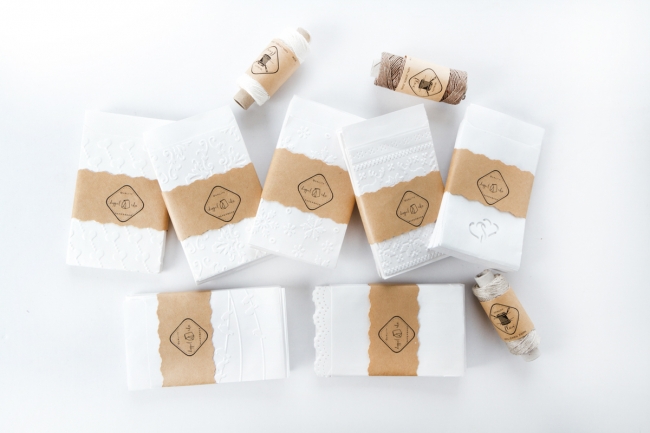 10 mini "Freudentränen" Kraftpapier Tütchen mit Herz Prägung - braun
