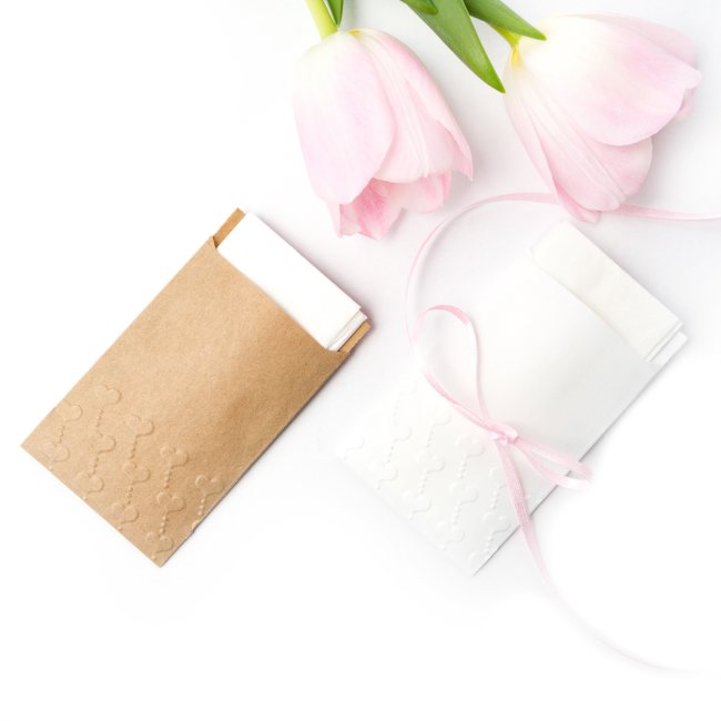 10 mini "Freudentränen" Kraftpapier Tütchen mit Herz Prägung - braun