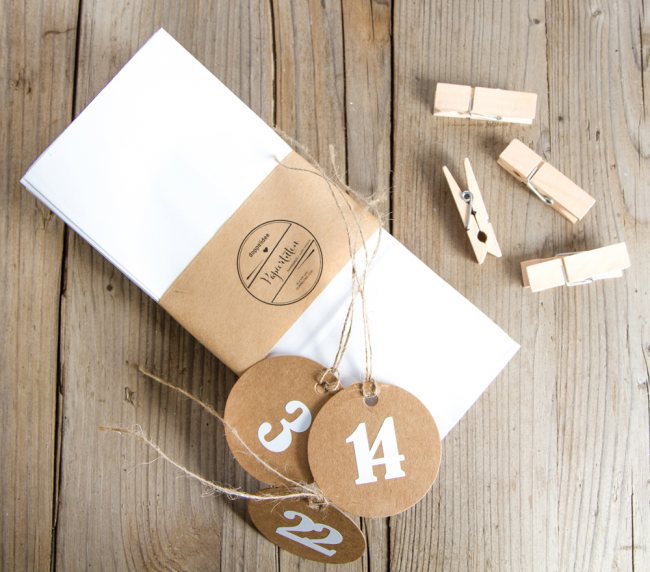 72er Set: ADVENTSKALENDER Papiertüten + Zahlen Anhänger + Holzklammern - Weiß