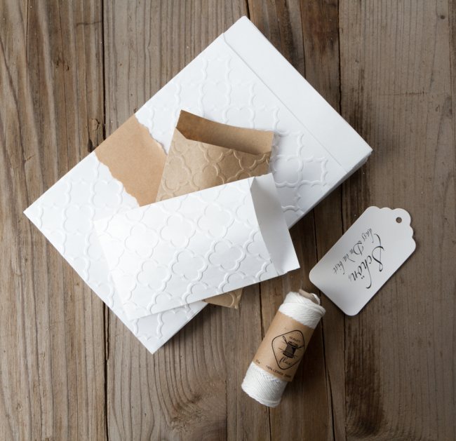 10 "Freudentränen" Kraftpapier Tütchen mit PALAST prägung - weiß