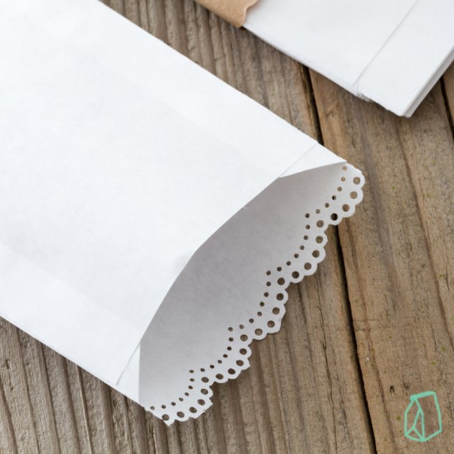 10 Weiße Flachbeutel - Papiertüten mit Spitze