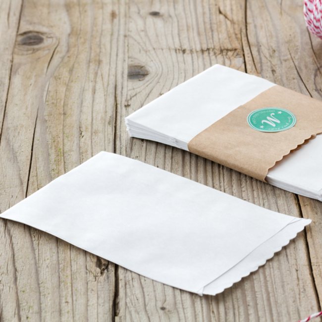 10 Weiße Papiertüten / Flachbeutel  "SCALLOP"